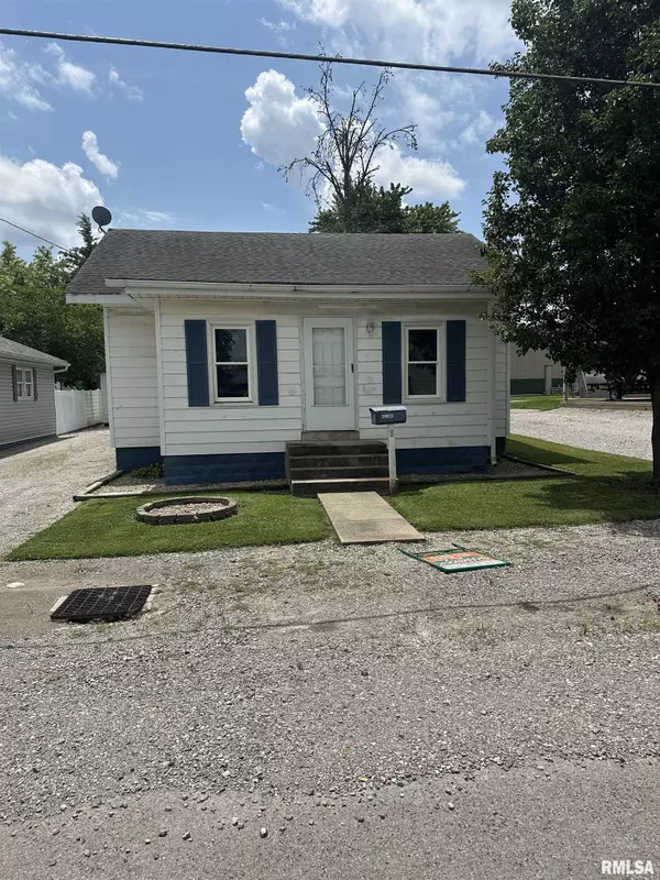Pinckneyville, IL 62274,8 E Hawkins ST