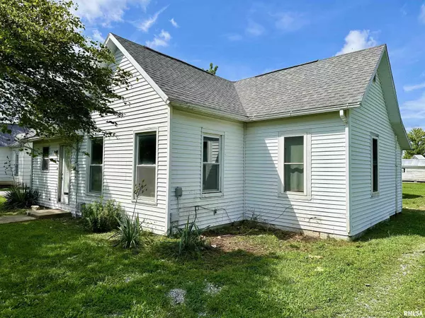 Farina, IL 62838,414 E MONROE AVE