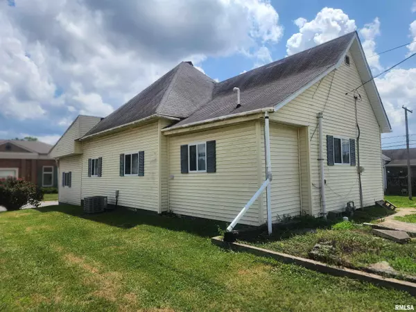 Pinckneyville, IL 62274,209 S MAIN ST
