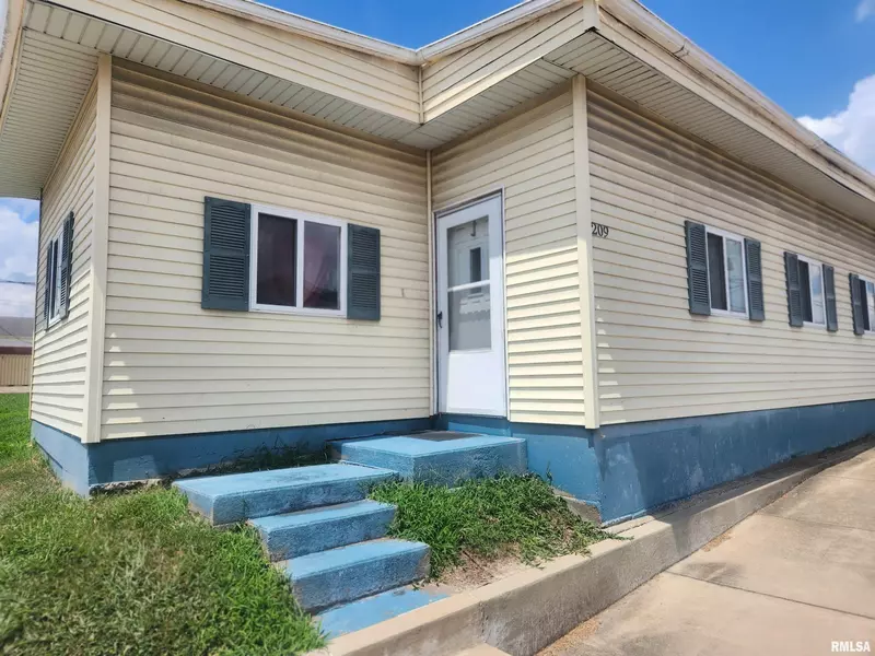 209 S MAIN ST, Pinckneyville, IL 62274