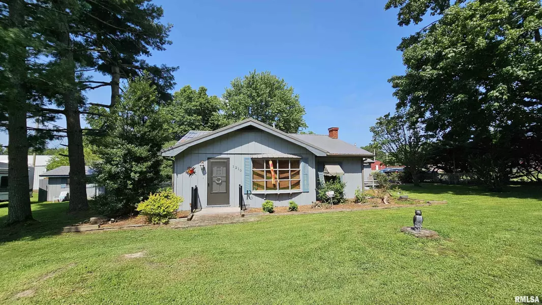 1210 PETERSON AVE, Johnston City, IL 62951