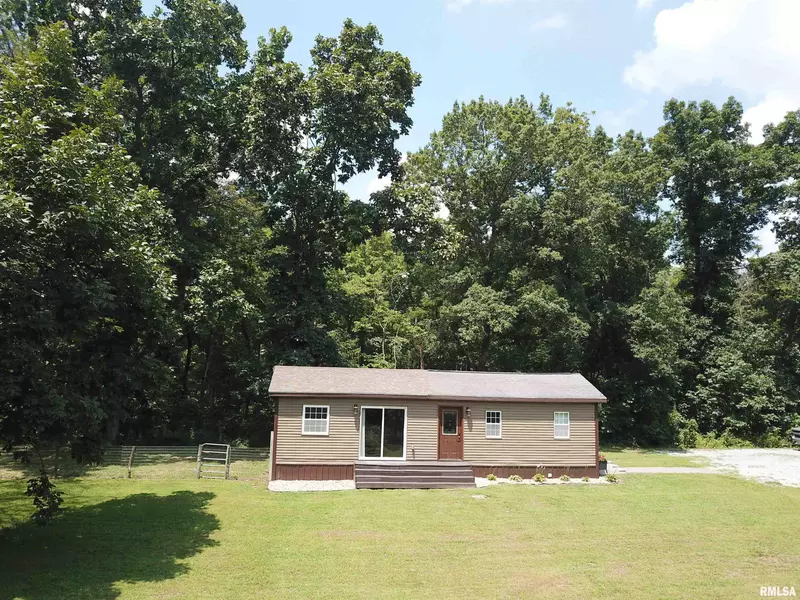 2799 CYPRESS DR, Flora, IL 62839