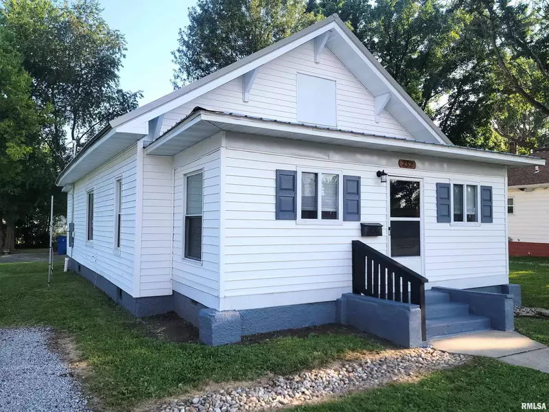 232 FLORA AVE, Flora, IL 62839