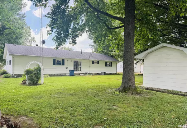 Christopher, IL 62822-1121,707 W Sylvia ST