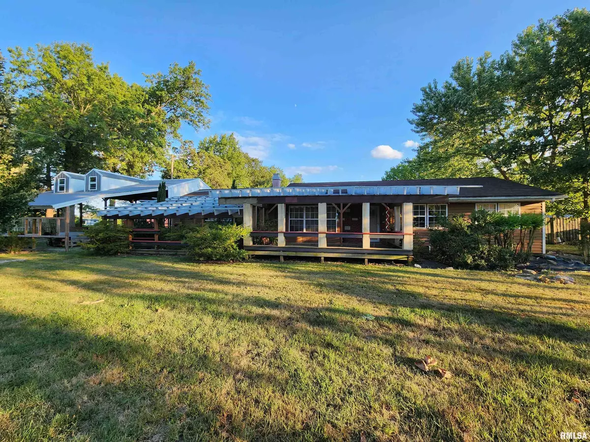 Sesser, IL 62884-2038,5628 COAL ST