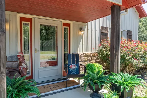 West Frankfort, IL 62896,19101 E Old Lake RD