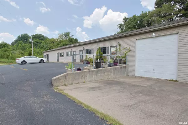 Anna, IL 62906,200 WOODS LN