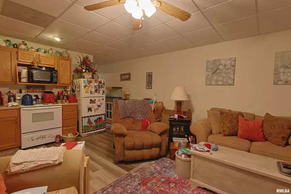 Anna, IL 62906,200 WOODS LN