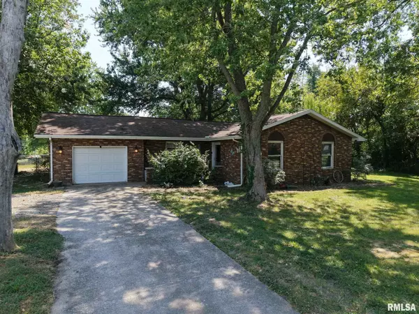208 N BROWN ST, Benton, IL 62812