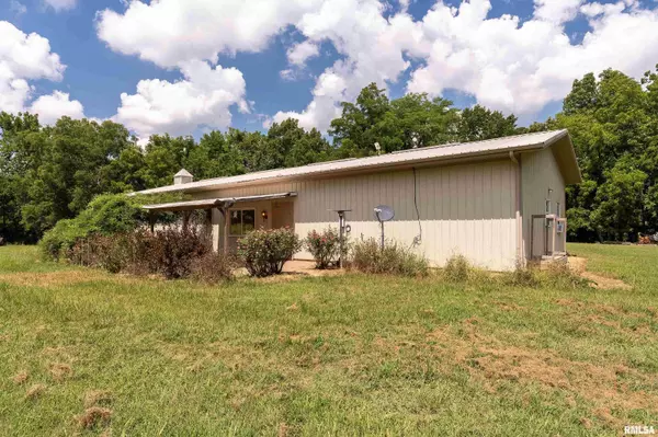 2 N Jungle RD, Murphysboro, IL 62966