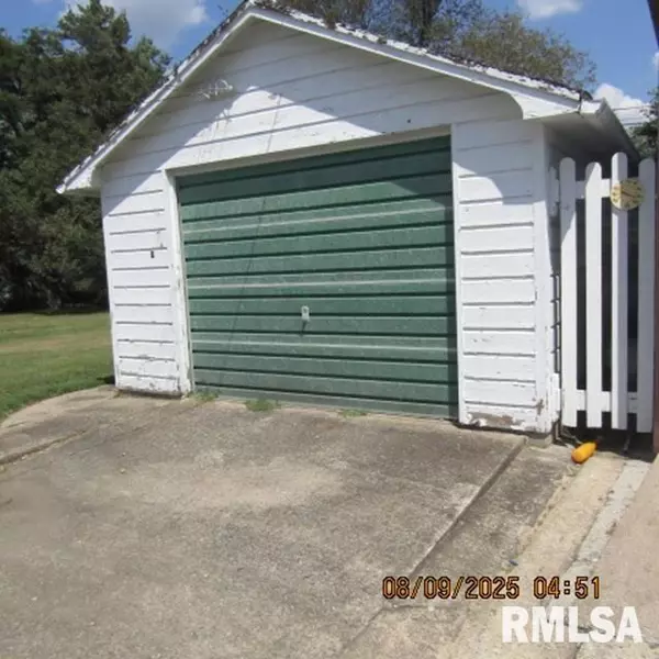 Harrisburg, IL 62946,1020 S WEBSTER ST