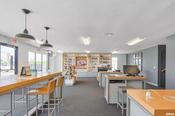 Harrisburg, IL 62946,618 N COMMERCIAL ST