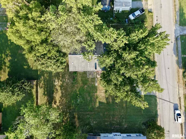 Benton, IL 62812,724 DIVISION ST