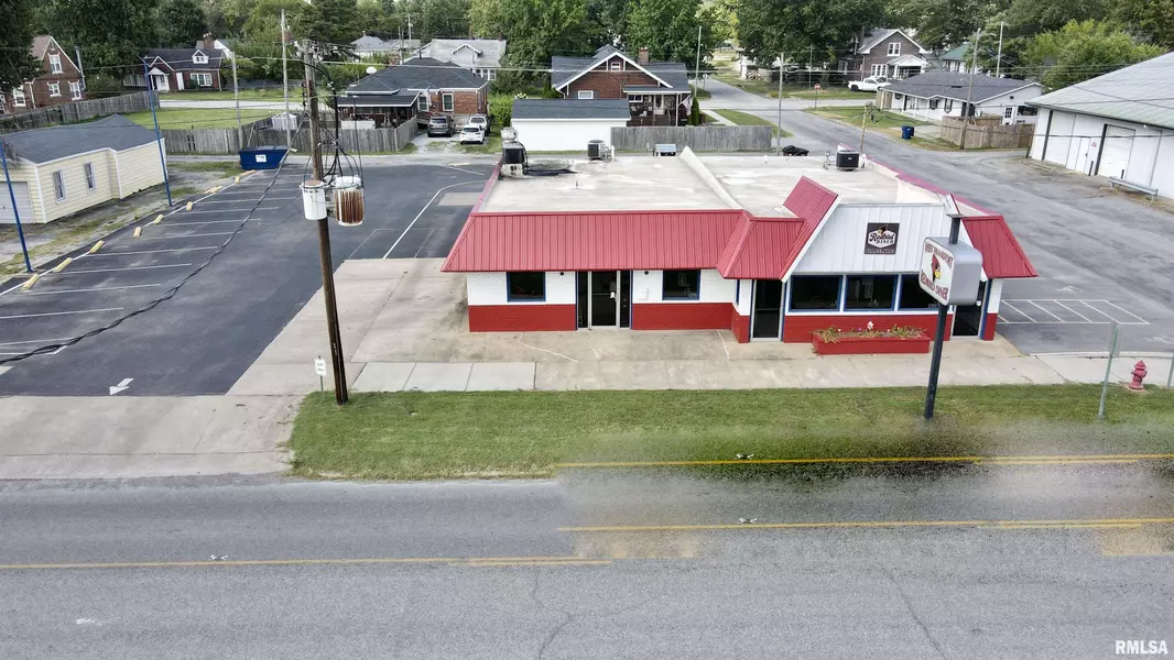 1009 E MAIN ST, West Frankfort, IL 62896