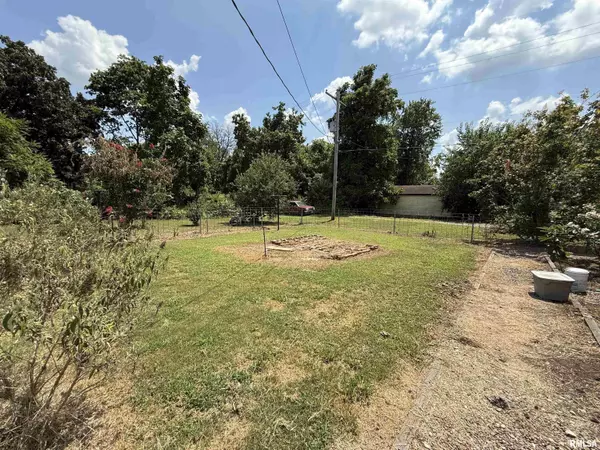 Harrisburg, IL 62946-1132,329 E PACIFIC ST