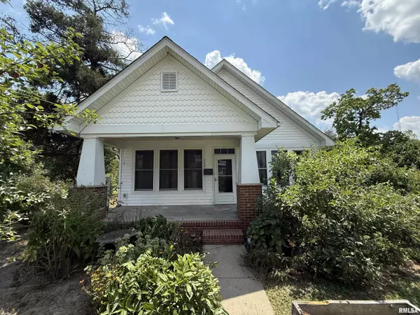 329 E PACIFIC ST, Harrisburg, IL 62946-1132