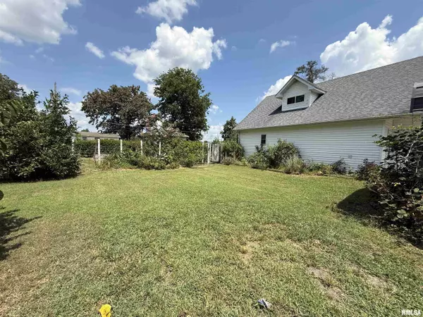 Harrisburg, IL 62946-1132,329 E PACIFIC ST