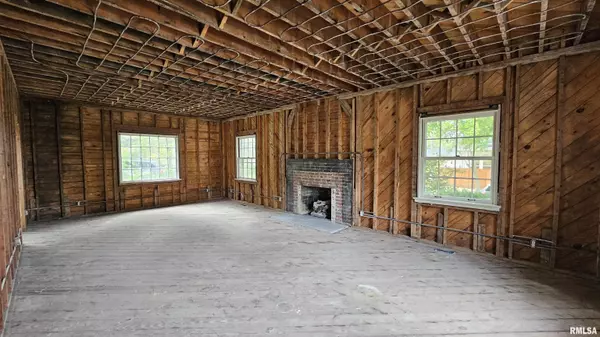 Harrisburg, IL 62946,120 S MAIN ST