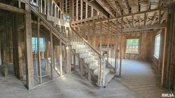 Harrisburg, IL 62946,120 S MAIN ST