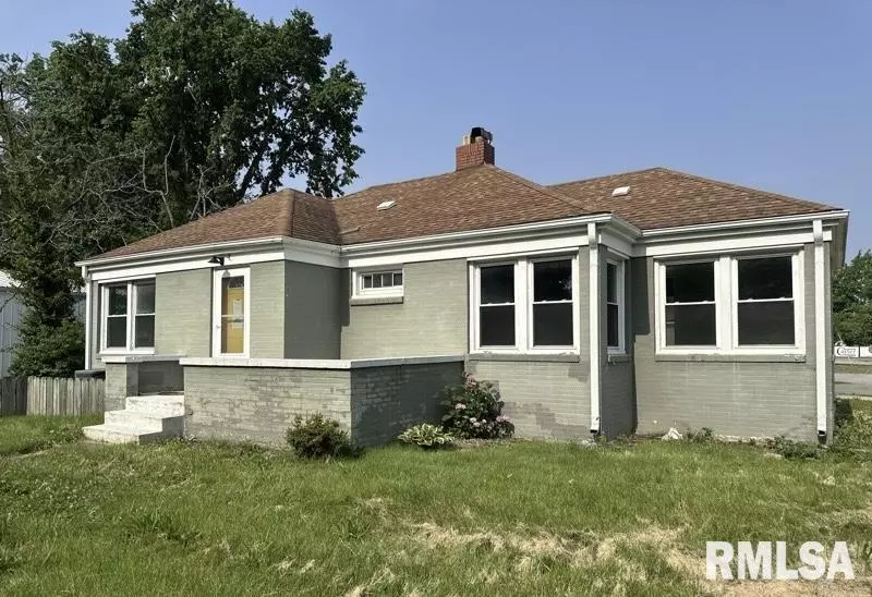 200 W DELAWARE ST, Fairfield, IL 62837