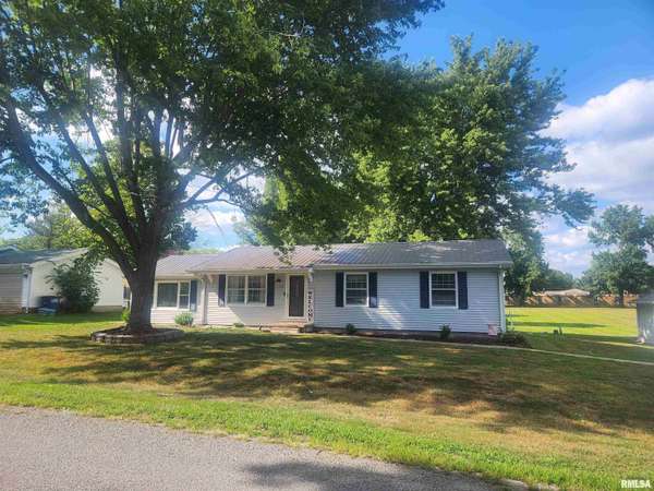901 N Sunset Terrace DR, Pinckneyville, IL 62274