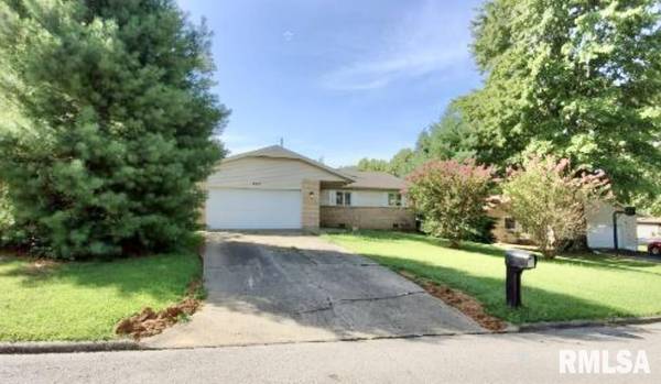 805 HILLDALE AVE, Herrin, IL 62948