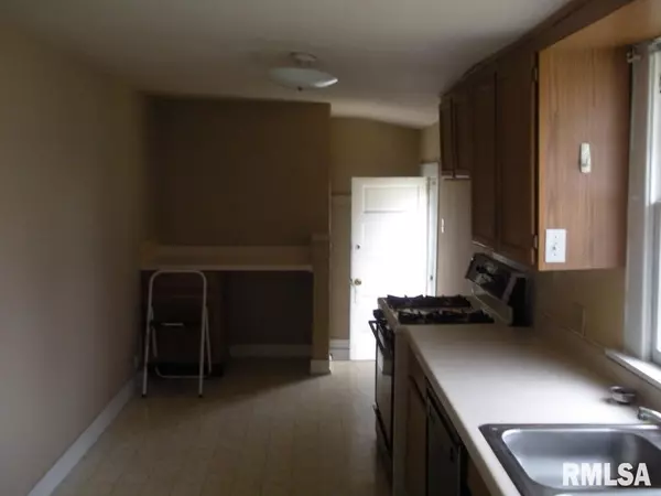 Murphysboro, IL 62966,524 S 17TH ST