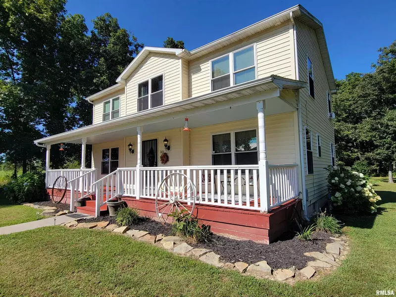 365 Hanging Rock RD, Flora, IL 62839