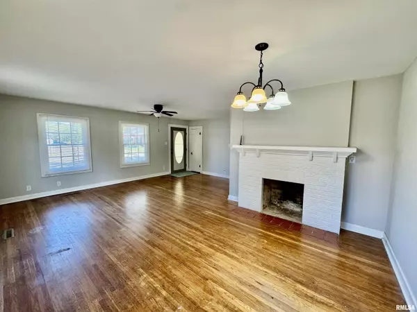 Salem, IL 62881,441 N OHIO AVE