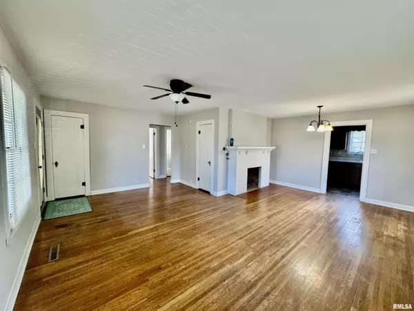 Salem, IL 62881,441 N OHIO AVE