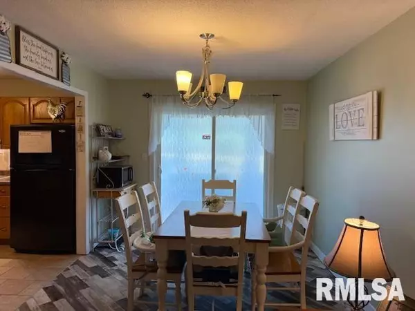 Christopher, IL 62822,404 N MAPLE ST