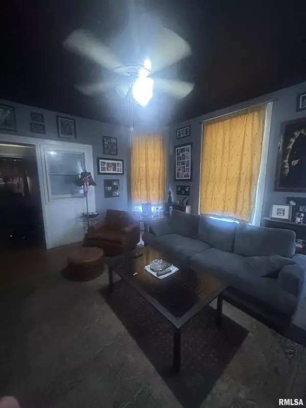 Metropolis, IL 62960,1002 FERRY ST