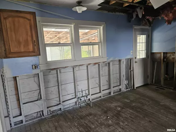 Duquoin, IL 62832,9 S ILLINOIS AVE