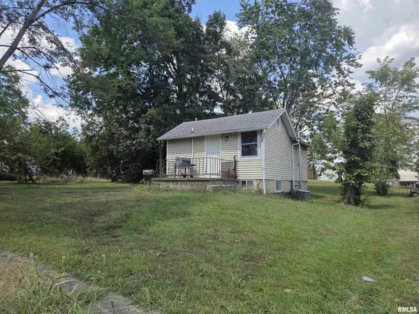 306 E CHERRY ST, Mcleansboro, IL 62859-2140