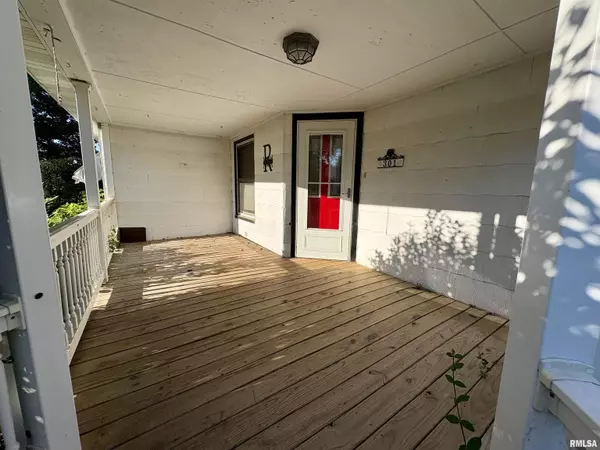 Salem, IL 62881,301 S CASTLE ST