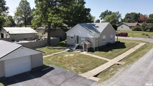 West Frankfort, IL 62896,502 S SUNNY SLOPE ST