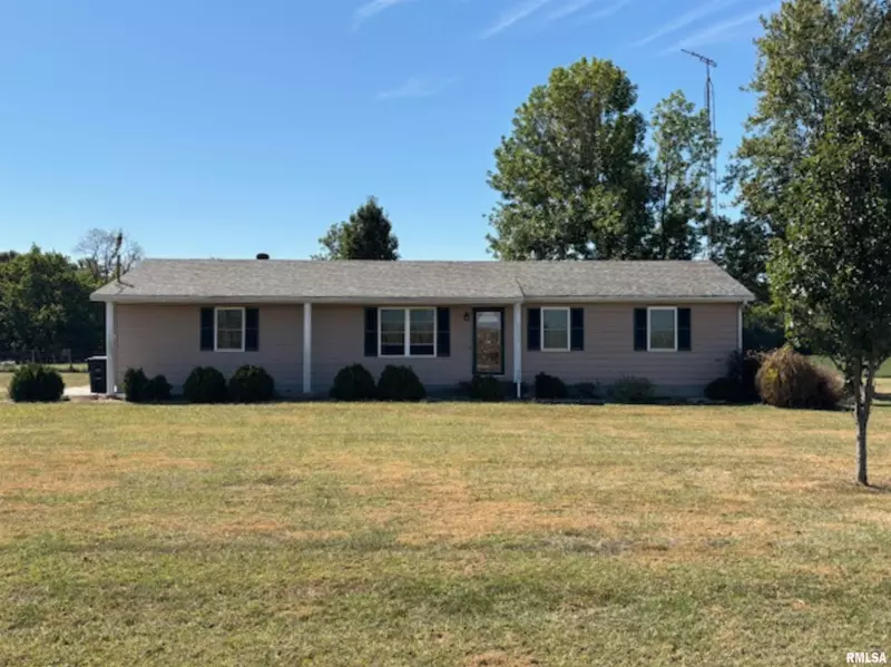 962 Red Stripe RD, Sandoval, IL 62882