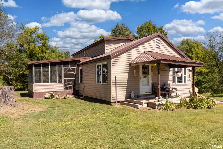 4693 State Route 14 HWY, Mcleansboro, IL 62859