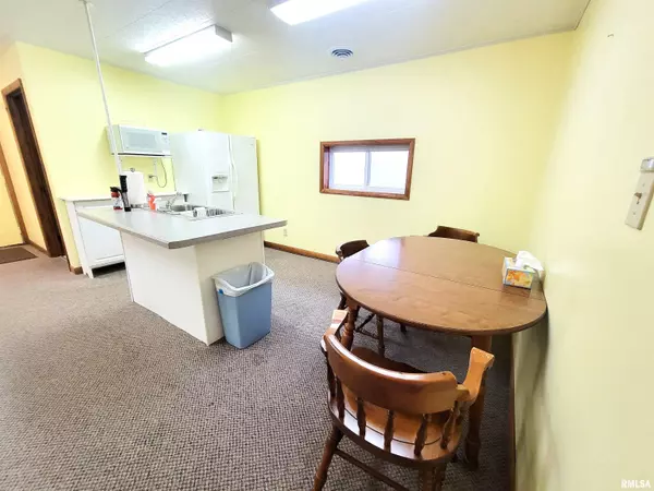 Flora, IL 62839,121 W 2ND ST #119