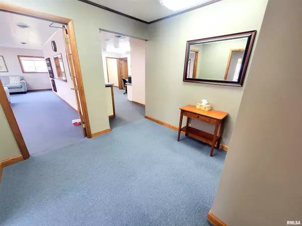 Flora, IL 62839,121 W 2ND ST #119