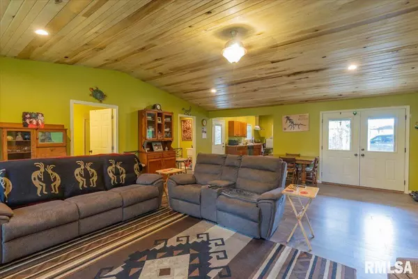 Goreville, IL 62939,2255 Eagle Point Bay RD