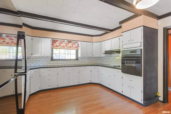 Herrin, IL 62948,520 N 9TH ST