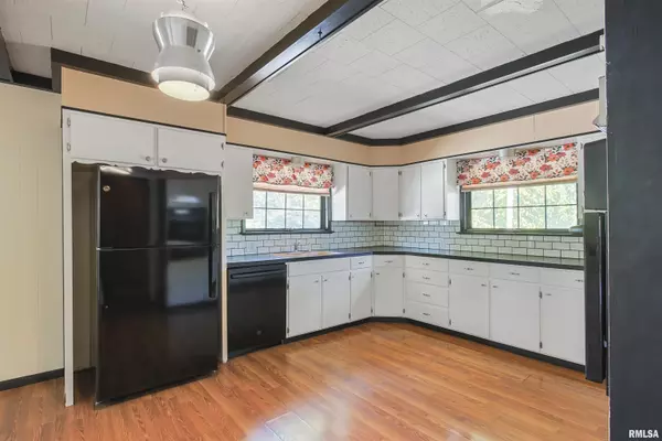 Herrin, IL 62948,520 N 9TH ST