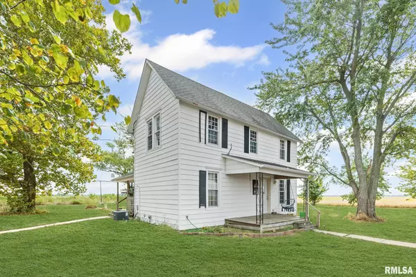 Farina, IL 62838,728 N County Road 2800 E ST