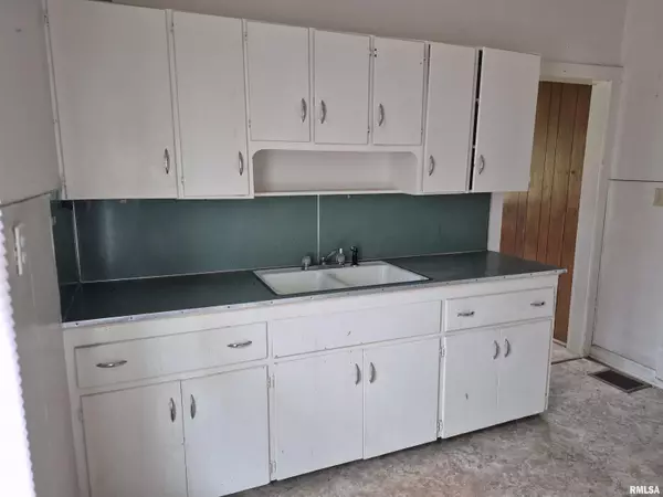 Eldorado, IL 62930,1504 GROVE ST