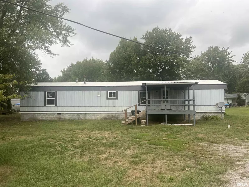 401 N MONROE ST, Kinmundy, IL 62854