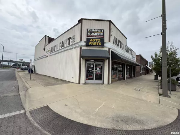 1 W MAIN ST, Duquoin, IL 62832