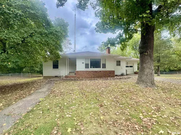 1103 N MAPLE ST, Benton, IL 62812