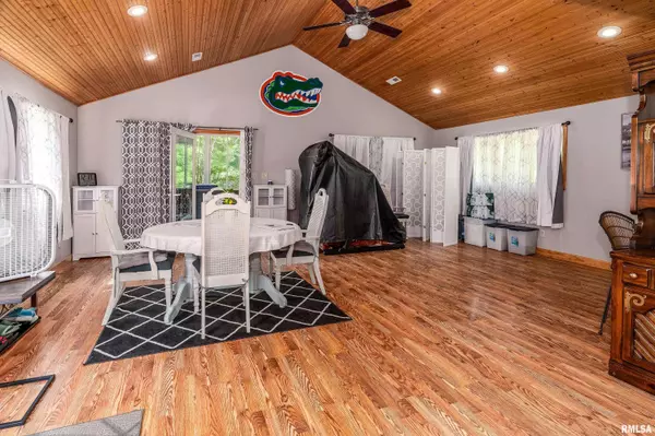 Makanda, IL 62958,350 OAK GROVE RD