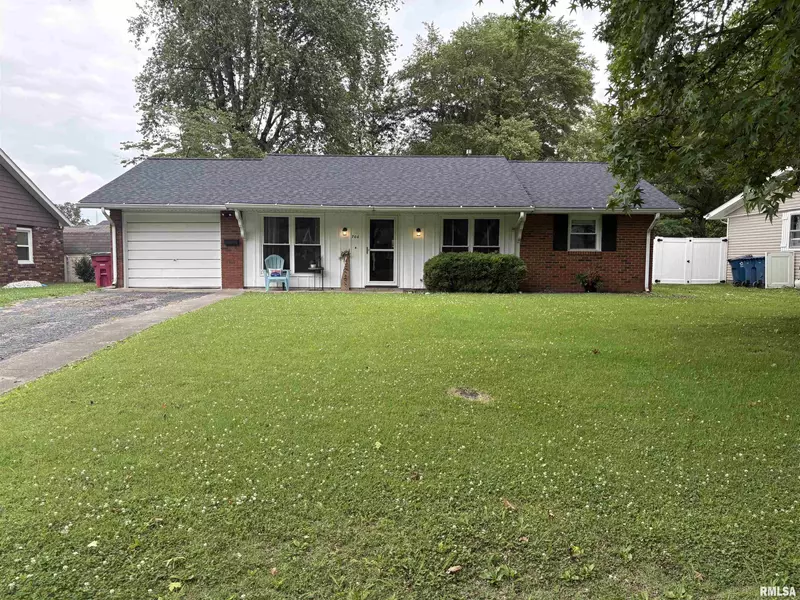 706 E TERRACE DR, Duquoin, IL 62832